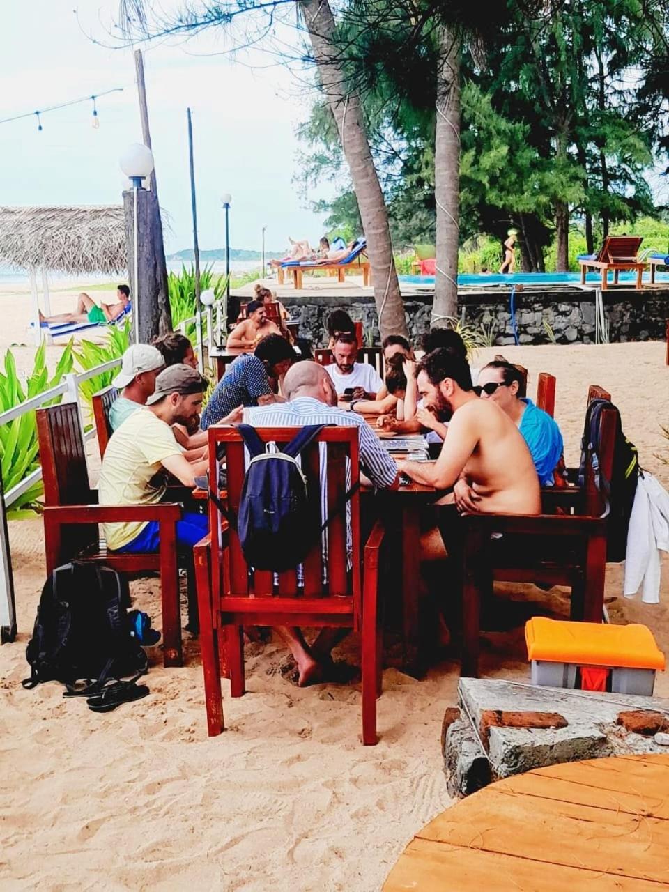 Coral Bay Hotel *